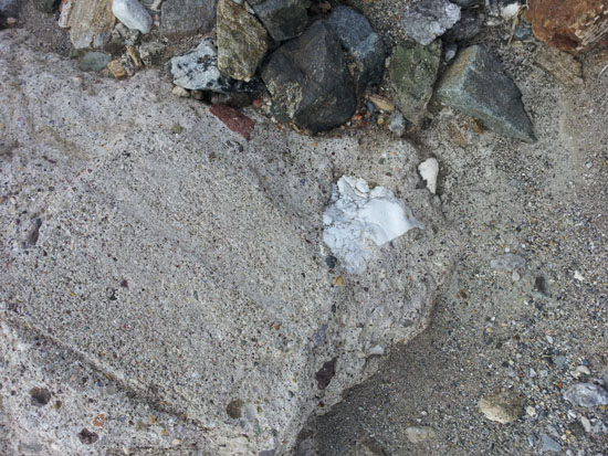 Howlite chunk in Concrete block