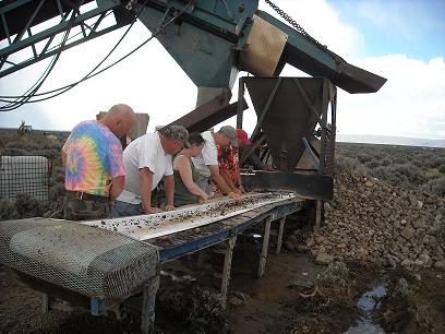 Conveyor Belt Mining for Sunstone in Oregon