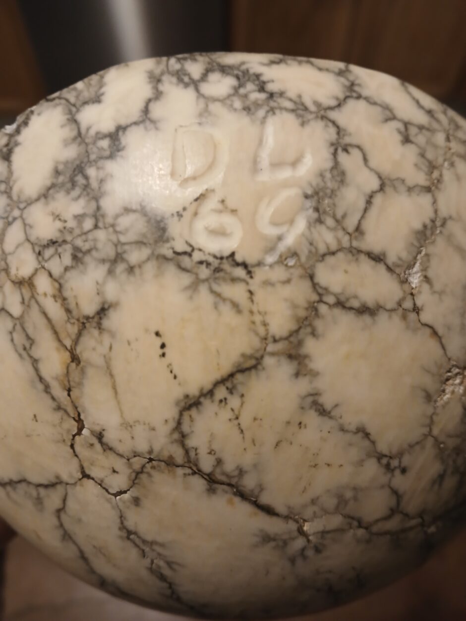 what actual howlite looks like